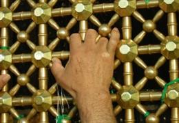 گره غيبت بر پنجره فولاد/ شب ميلاد است و چه دعايي بهتر از تعجيل در امر ظهور؟